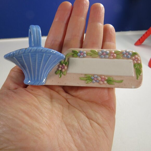 Ceramic White w Gold Picture Frame, (2) Ceramic Place cards Embossed Floral - Picture 2 of 14